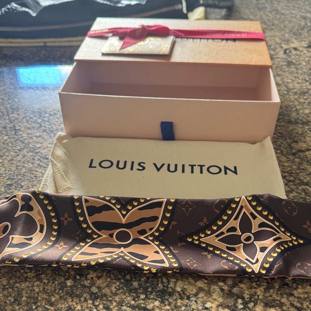 Louis Vuitton Elegant Brown and Gold Silk Scarf/twilly